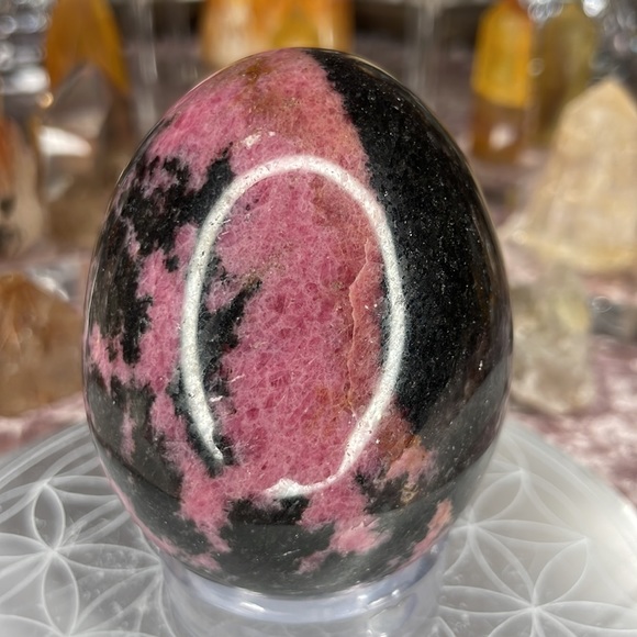 Rhodonite Egg - Picture 4 of 4